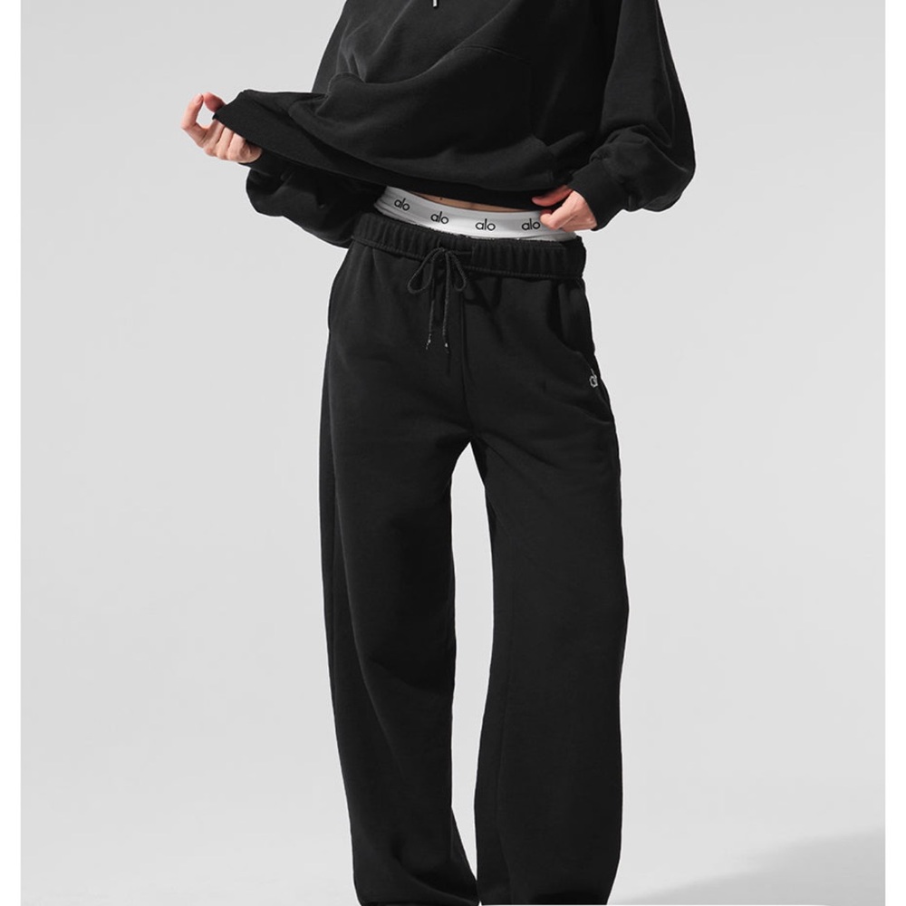 ALO Yoga Women's Classic Accolade Black Joggers NEW